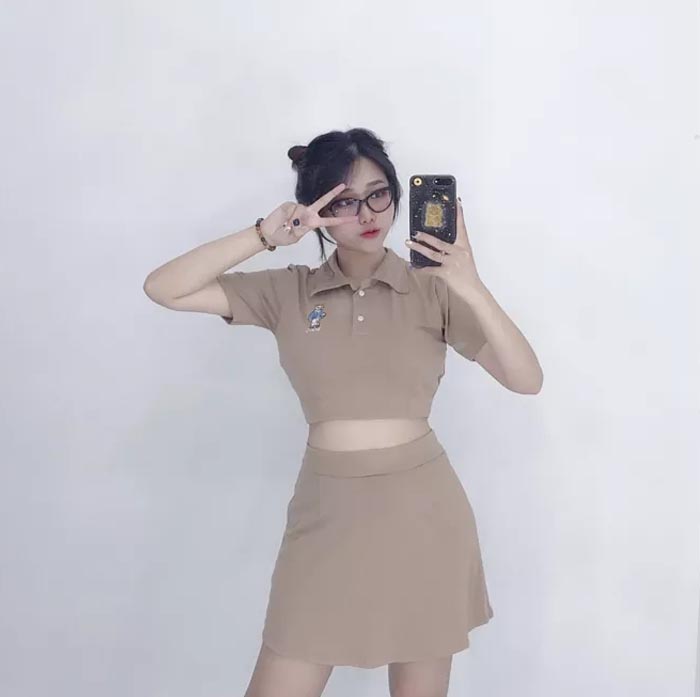 Áo polo croptop và Fly88com code khuyến mãi chữ A - set đồ ưa thích của các cô nàng bánh bèo