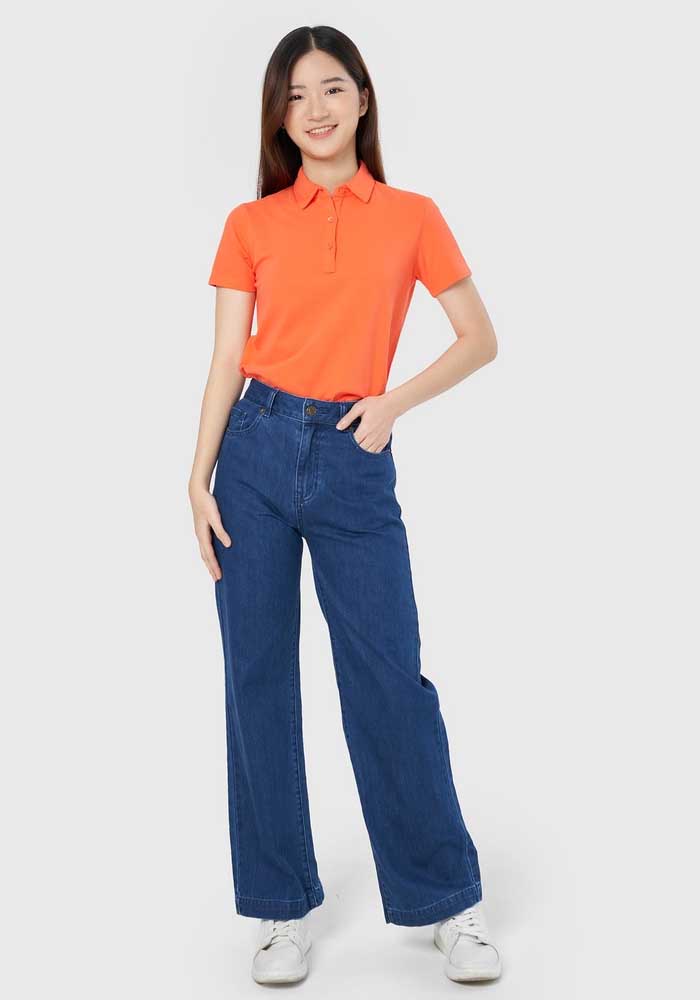 Kết hợp Fly88 com giải trí trực tuyến cam cổ đứng cùng chiếc quần jeans dáng suông tạo nên sự năng động