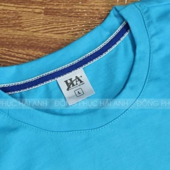 Tông màu xanh dương chủ đạo gợi lên sự chuyên nghiệp, tin cậy