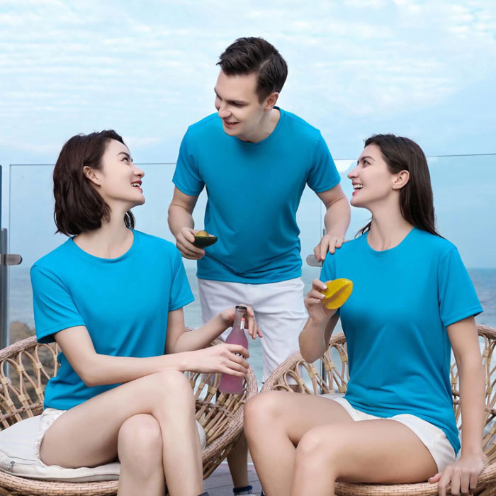 Gợi ý cách phối đồ đẹp cùng mẫu Fly88 com giải trí trực tuyến cổ tròn xanh nước biển