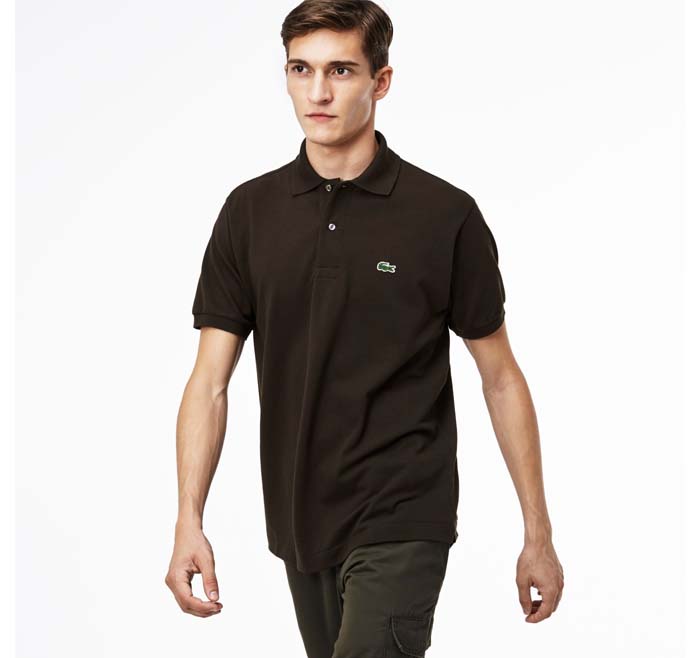 Áo polo thiết kế kiểu Classic-fit không có phần nào bo sát vào cơ thể