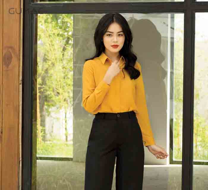 Cô nàng nổi bật trong Flai88 nhà cái OkVip FLY88 tặng nạp đầu 188K vàng mix quần ống rộng
