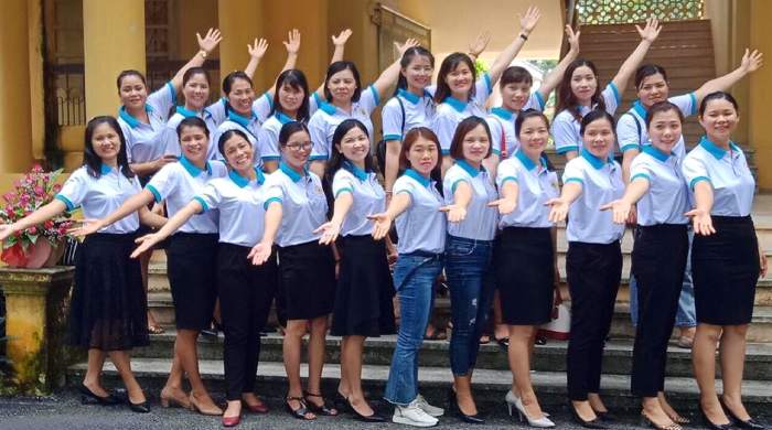FLy88 quaytay.tv bóng đá áo họp lớp mang màu xanh đến từ thương hiệu 2UNI