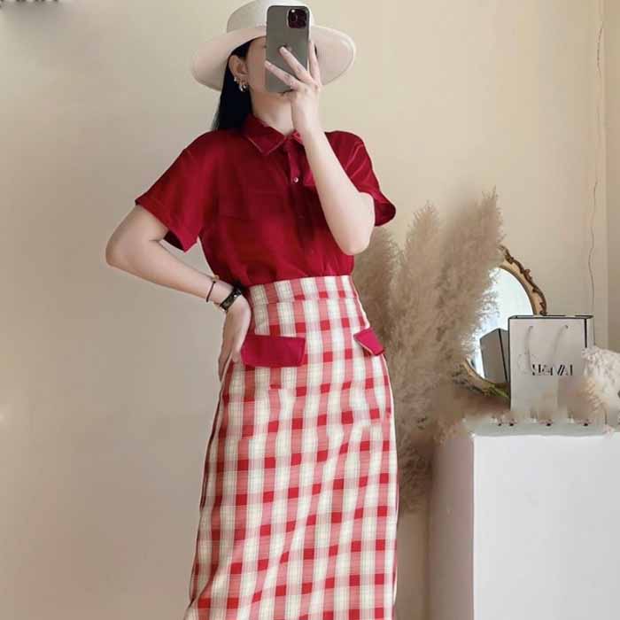 Outfit sơ mi túi nắp và Fly88com code khuyến mãi kẻ khiến phái đẹp trông vừa dịu dàng vừa đằm thắm