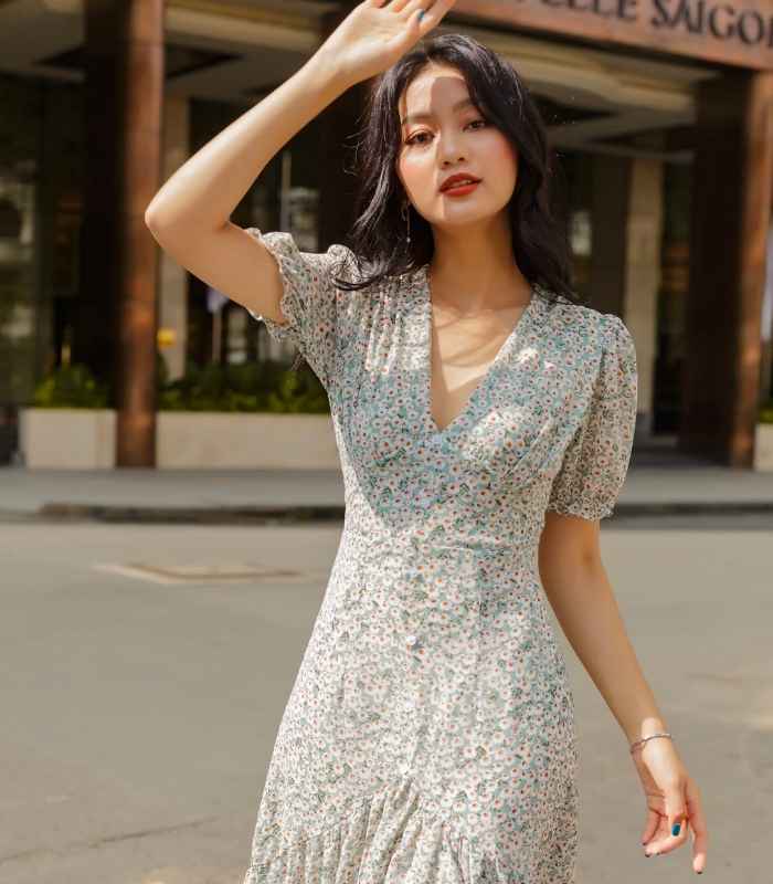 Các kiểu đầm Trang Chủ Fly88.Com Uy Tín Đẳng Cấp Số 1 Châu Á trẻ trung thiết kế cổ V gợi cảm, quyến rũ