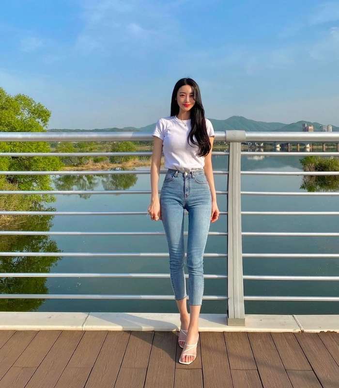 Outfit quần skinny mix cùng Fly88 com giải trí trực tuyến trắng đơn giản