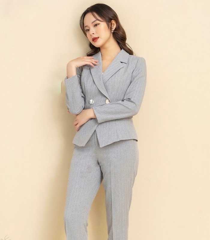 Set bộ Trang Chủ Fly88.Com Uy Tín Đẳng Cấp Số 1 Châu Á áo vest và quần âu thể hiện sự lịch sự và chuyên nghiệp , phù hợp mặc trong các dịp quan trọng