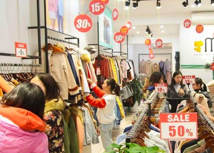 Khách hàng có thể vừa mua sắm qua Facebook, vừa có thể đến cửa hàng Méo Store