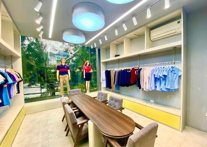 Không gian sáng sủa, sạch sẽ tại showroom thời trang Flai88 cá cược thể thao