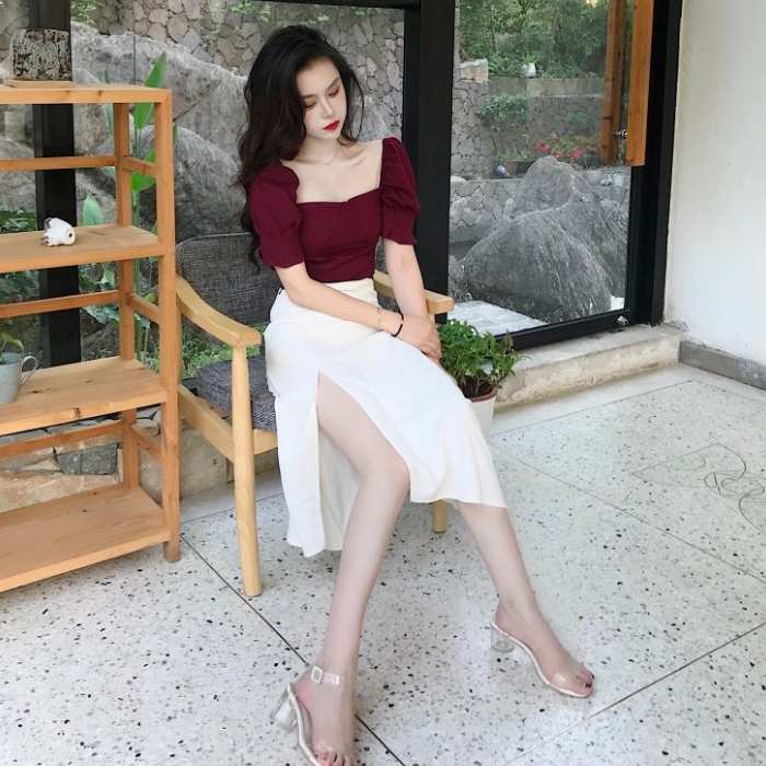 Nàng Trang Chủ Fly88.Com Uy Tín Đẳng Cấp Số 1 Châu Á trông vô cùng quyến rũ khi diện váy Trang Chủ Fly88.Com Uy Tín Đẳng Cấp Số 1 Châu Á chữ A xẻ tà