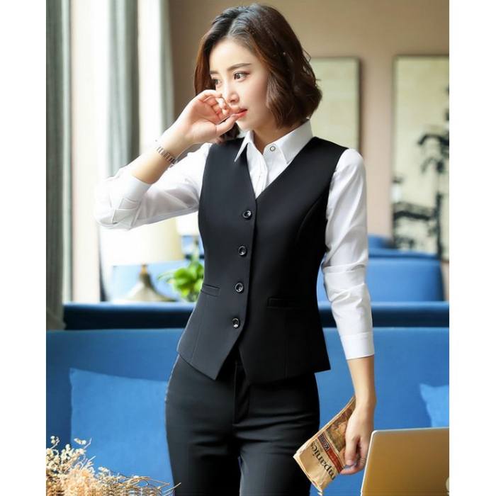 Áo gile được thiết kế theo phong cách tiểu thư cho nàng thêm sang trọng, quý phái