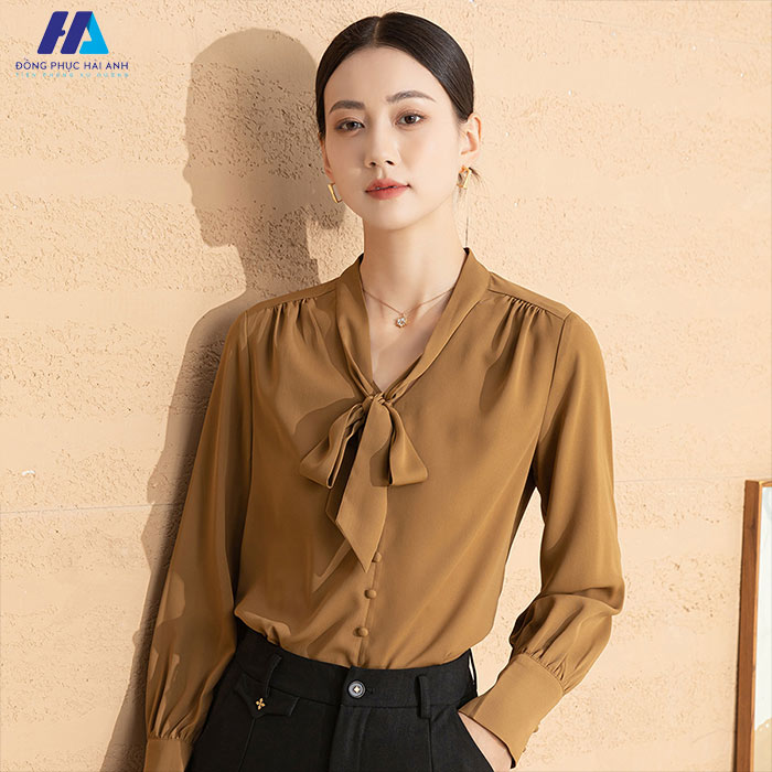 Sang trọng và quý phái với các mẫu áo kiểu nữ trung niên