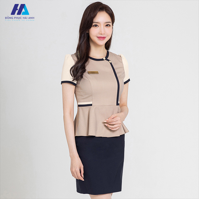 Mẫu áo phối lệch tà tạo cảm giác gọn gàng, nữ tính và duyên dáng