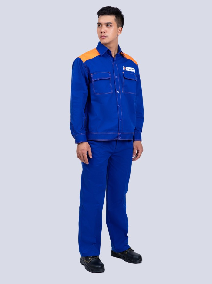 Áo Nhà Cái FLY88.COM Xanh Chín, Uy Tín Tặng 188k của Tập đoàn Dầu khí Việt Nam có tông màu xanh chủ đạo