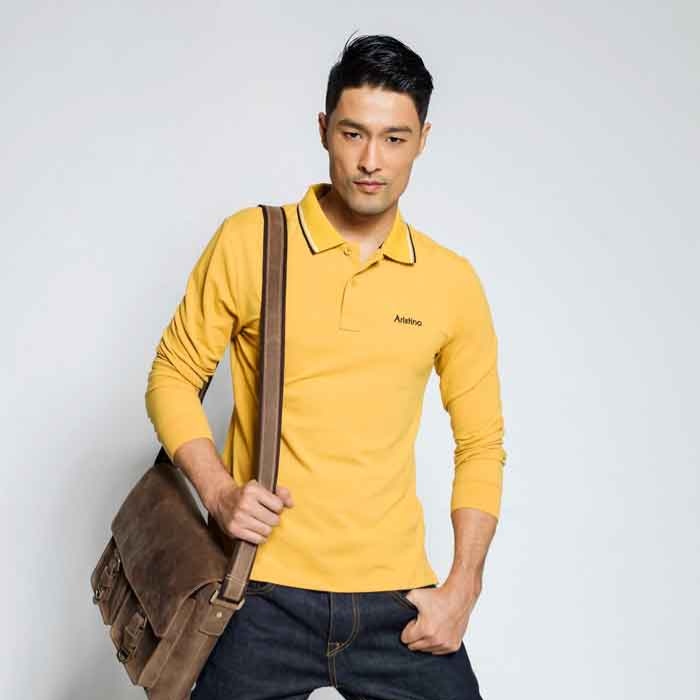 Mix Fly88 com giải trí trực tuyến dài tay và quần jeans tạo nên một phong cách trẻ trung