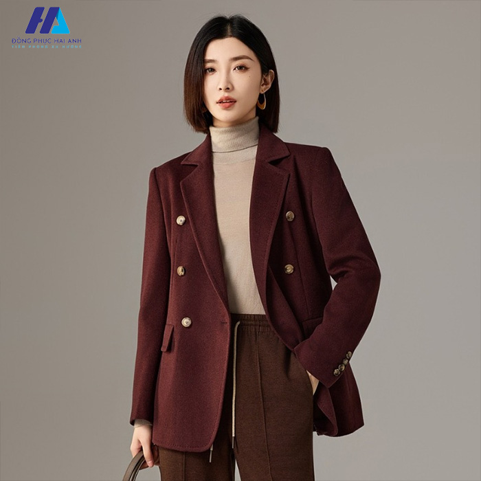Bộ vest nữ cách điệu mang đến vẻ ngoài sanh chảnh, thần thái tự tin cho nàng