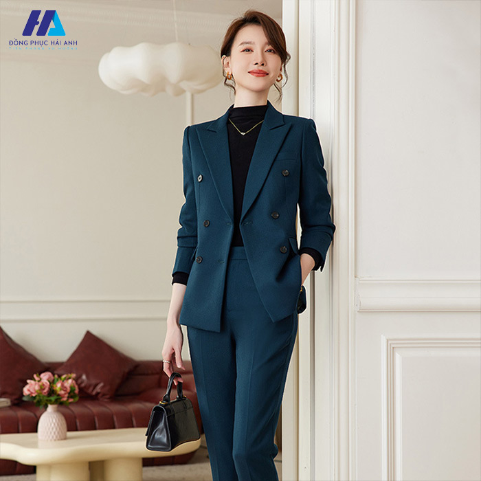 Mẫu đồ bộ vest thanh lịch, sang trọng cho mẹ bỉm sau sinh