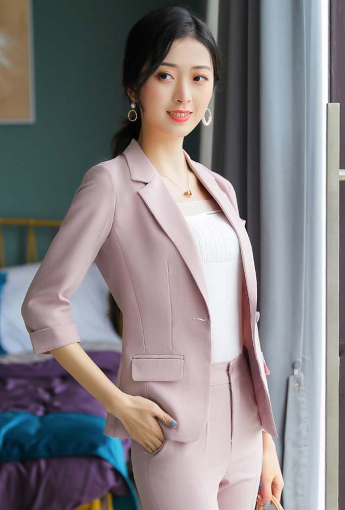 Set áo vest và quần âu màu pasal nhẹ nhàng, tươi sáng