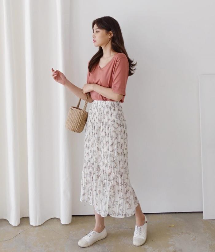 Áo thun trơn đơn màu mix cùng Fly88com code khuyến mãi xếp ly hoa nhí mang đến một set Flai88 nhà cái OkVip hài hòa