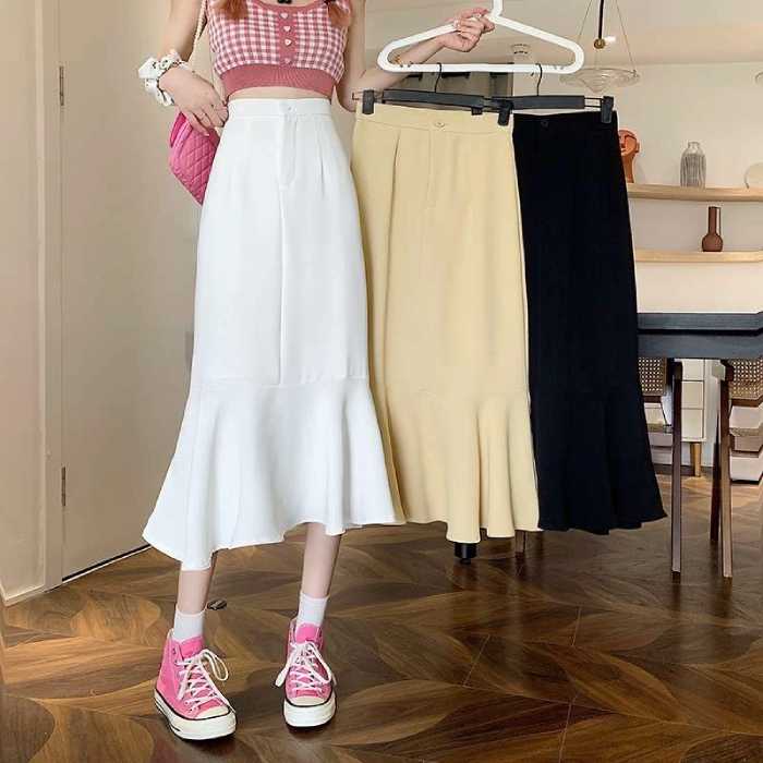 Chân váy chữ A dáng dài cách điệu phối Fly88 com giải trí trực tuyến croptop