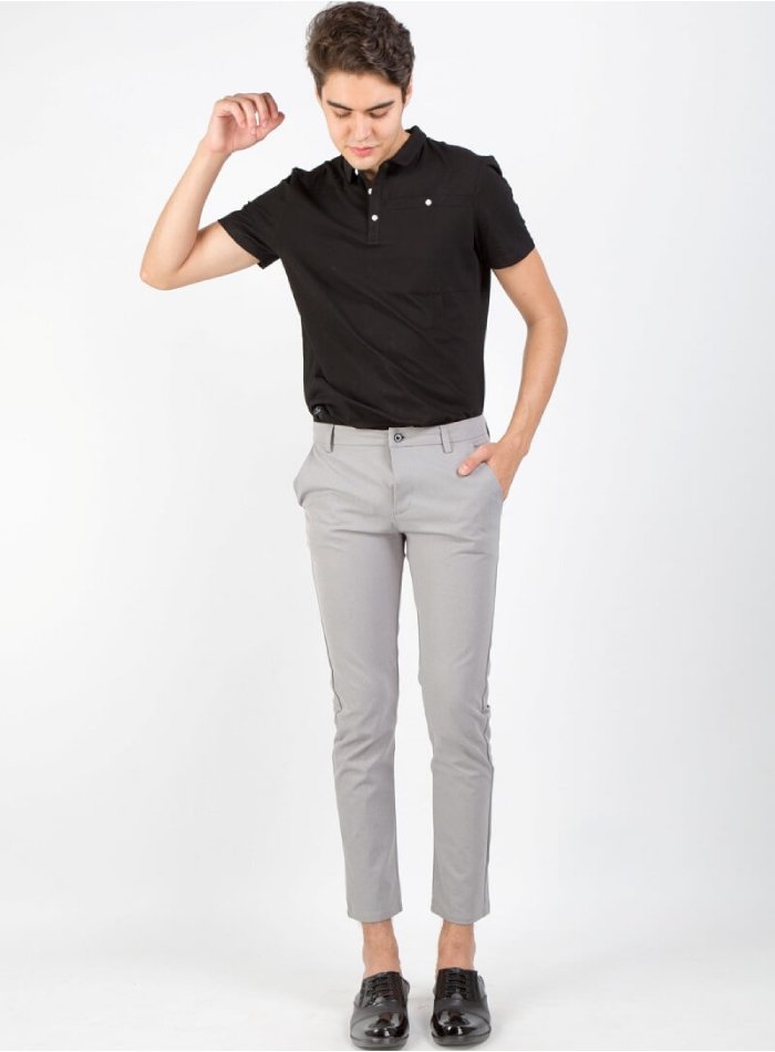 Áo pull và quần âu mang gam màu đối nhau tạo nên set Flai88 nhà cái OkVip đơn giản những không đơn điệu 