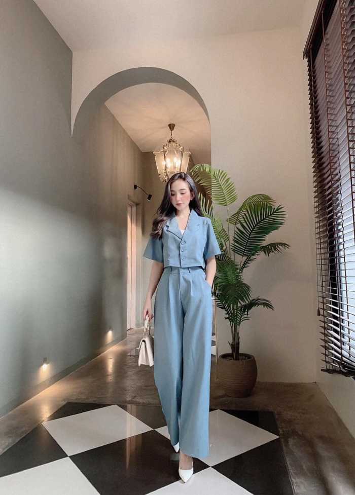 Bồ đồ Trang Chủ Fly88.Com Uy Tín Đẳng Cấp Số 1 Châu Á quần âu dáng dài rộng với áo croptop tay ngắn