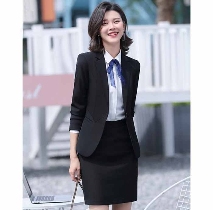 Bộ vest giúp tôn lên vẻ thanh lịch của chị em Fly88 com cá cược WC 2026
