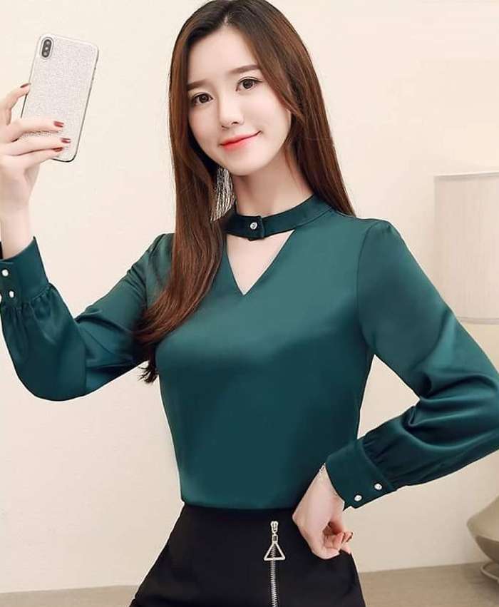 Áo sơ mi cổ cách điệu độc đáo được may từ vải Kate mềm mịn