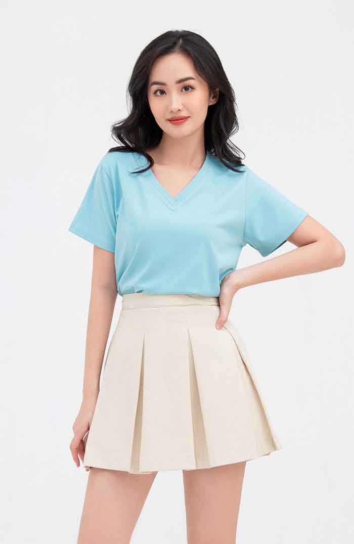 Mẫu Fly88 com giải trí trực tuyến màu xanh cổ khoét sâu giúp chị em khoe xương quai xanh khéo léo