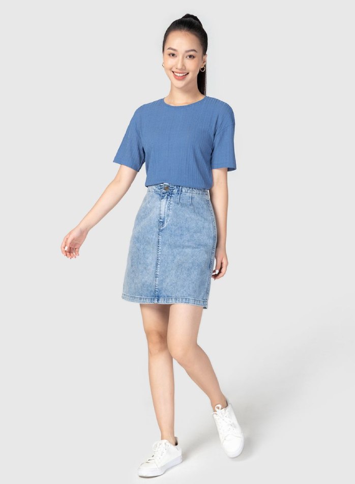 Nhẹ nhàng, năng động trong set Flai88 nhà cái OkVip Fly88 com giải trí trực tuyến denim sơ vin Fly88com code khuyến mãi jean chữ A