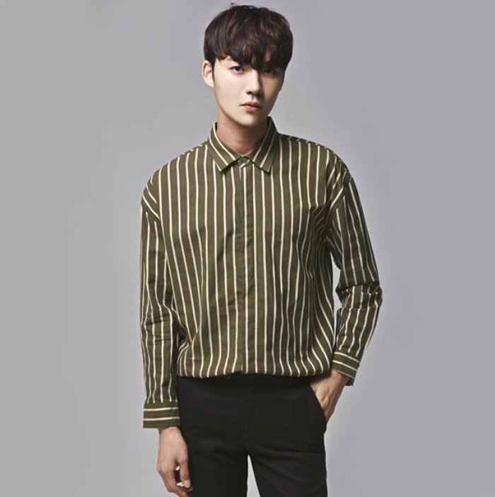 Mẫu FLY88 tặng nạp đầu 188K Nhà Cái FLY88.COM Xanh Chín, Uy Tín Tặng 188k nam kẻ sọc được phối màu xanh rêu và trắng ấn tượng