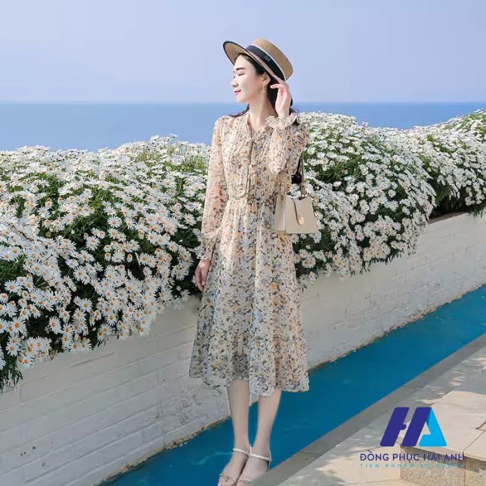mẫu vay lanh mua he đẹp với thiết kế thoải mái thích hợp cho các buổi du lịch