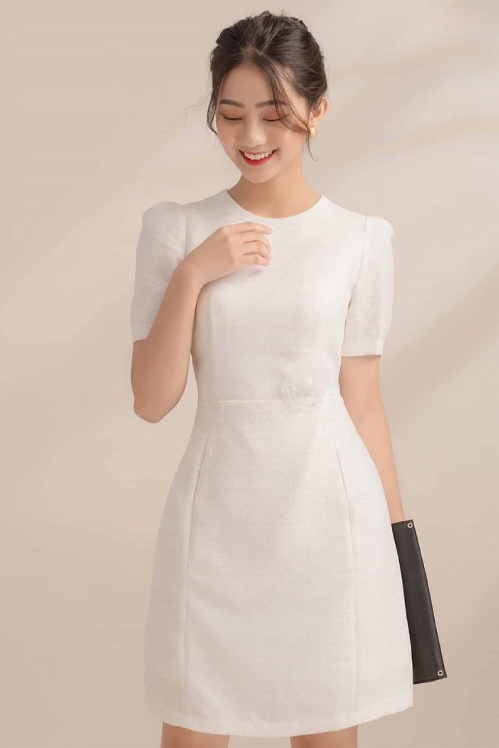 Đầm trắng trơn Fly8888 Đăng ký tài khoản chữ A nhà C.A.T Boutique mang đến sự thuần khiết cho cô nàng