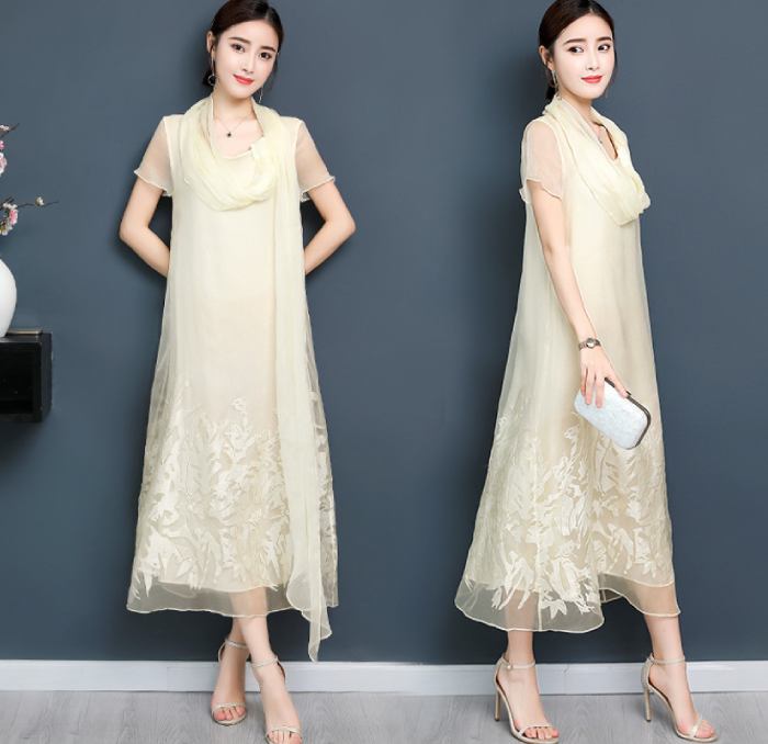 Đầm suông cao cấp màu da kèm Đăng Ký Nhanh FLY88.com | Ưu Đãi Hot 2026 ví trắng tạo nên set Flai88 nhà cái OkVip hoàn hảo cho nàng đi sự kiện