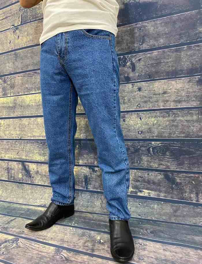 Quý ông đứng tuổi trở nên trẻ trung khi diện quần jeans