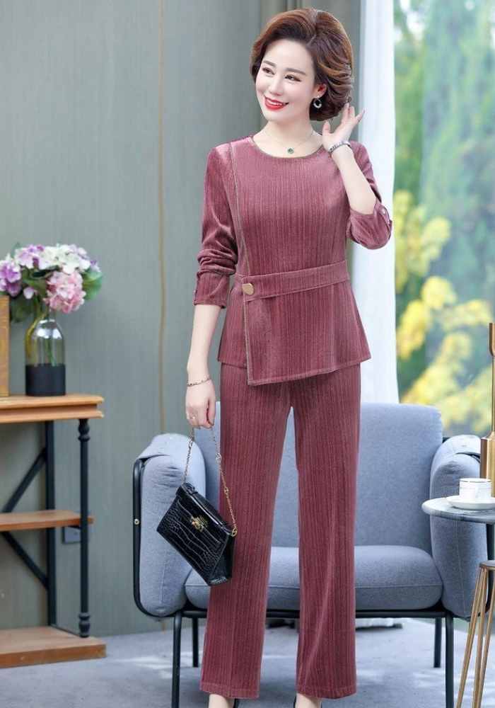 Set đồ bộ được nhiều phụ nữ đứng tuổi yêu thích tại FLY888 Tỷ Lệ Kèo Hấp