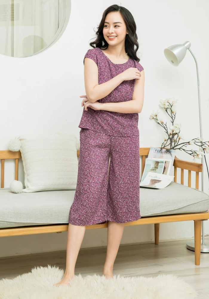 Họa tiết hoa nhí trên quần áo mặc nhà giúp bộ Flai88 nhà cái OkVip không còn nhàm chán