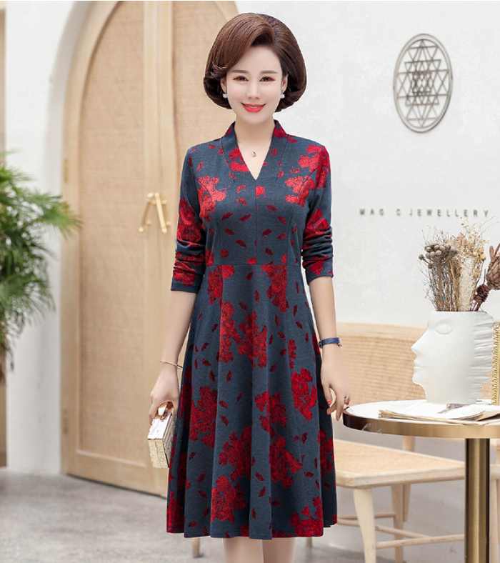 Váy liền thân xếp ly bo eo, giúp tạo hiệu ứng Fly880.cc bắn cá, nổ hũ hay xổ số thon cho quý bà