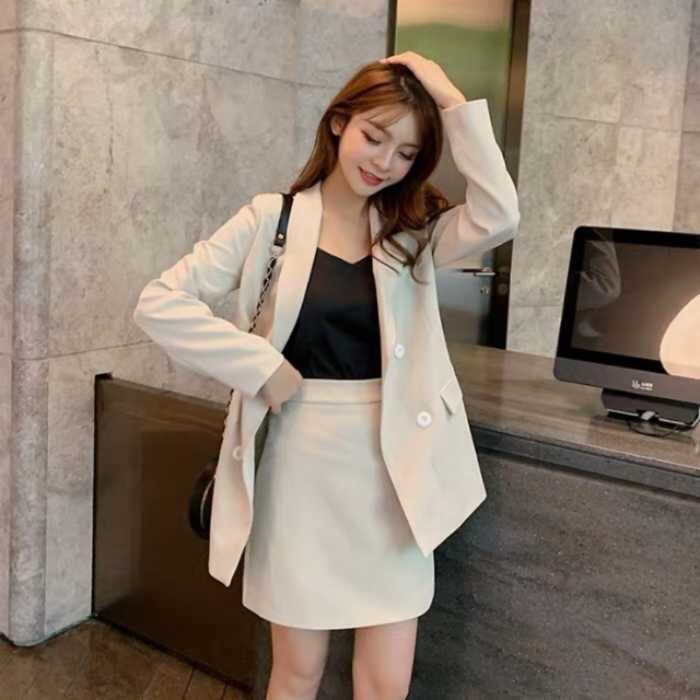 Bộ đồ Trang Chủ Fly88.Com Uy Tín Đẳng Cấp Số 1 Châu Á trẻ trung, thanh lịch với Fly88com code khuyến mãi khoác blazer màu be