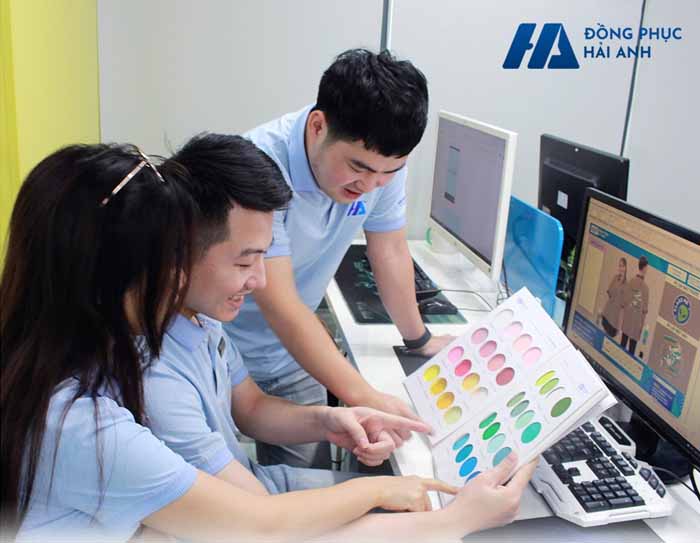 Đội ngũ thiết kế của Flai88 cá cược thể thao đang lên ý tưởng design cho khách hàng