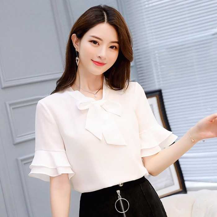 Phối màu hài hòa với FLY88 tặng nạp đầu 188K trắng cùng quần âu đen