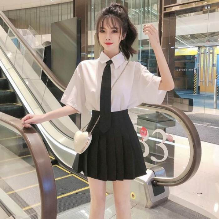 Áo trắng cùng Fly88com code khuyến mãi đen là set Flai88 nhà cái OkVip yêu thích của những cô nàng thích phong cách tối giản