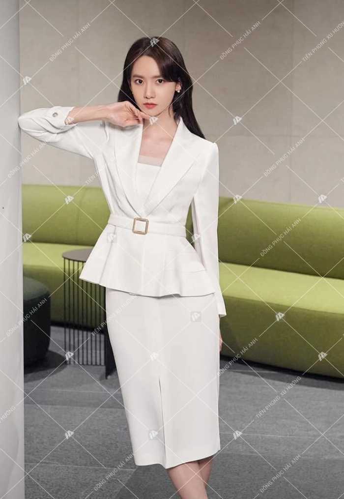 Bộ đồ Trang Chủ Fly88.Com Uy Tín Đẳng Cấp Số 1 Châu Á nữ màu trắng thanh nhã, sang trọng