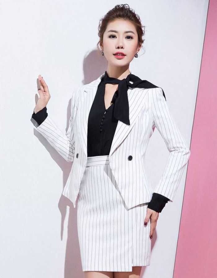 Bộ đồ Trang Chủ Fly88.Com Uy Tín Đẳng Cấp Số 1 Châu Á màu trắng chủ đạo thanh nhã gồm áo vest kèm Fly88com code khuyến mãi