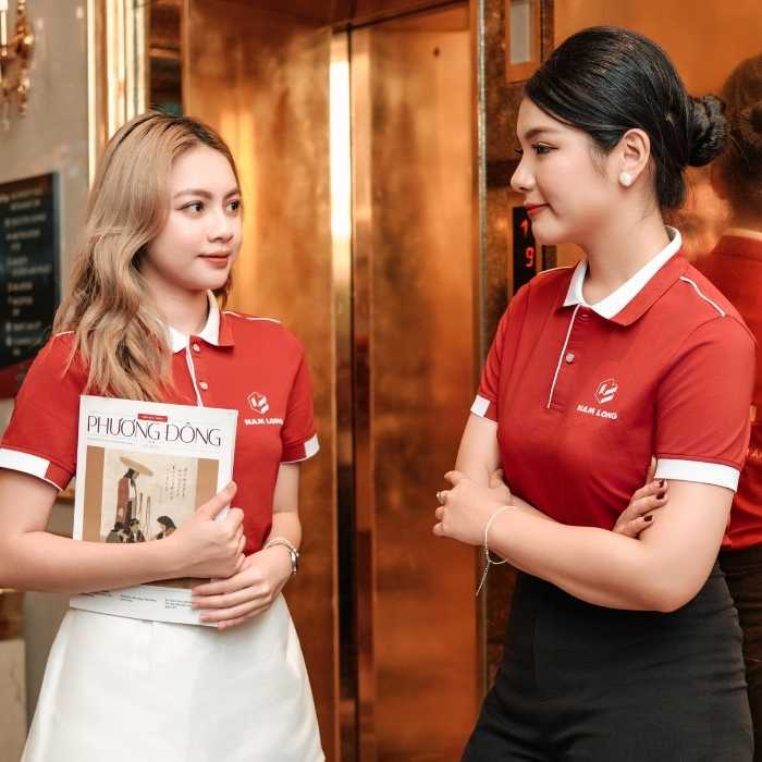 Áo Nhà Cái FLY88.COM Xanh Chín, Uy Tín Tặng 188k sử dụng gam màu đỏ ấn tượng và cuốn hút