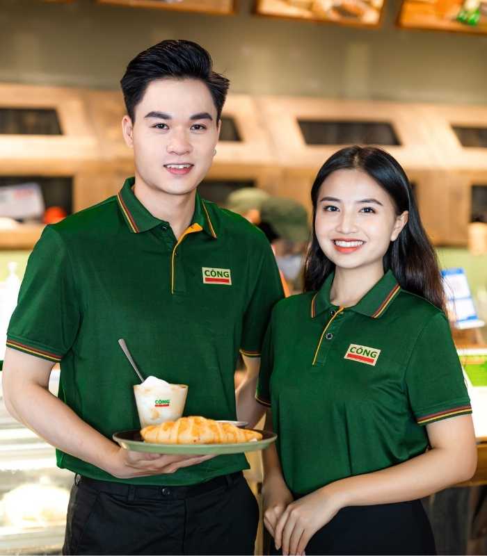 Thiết kế polo xanh thẫm tối màu nhã nhặn nhưng vẫn đem lại cảm giác thoải mái