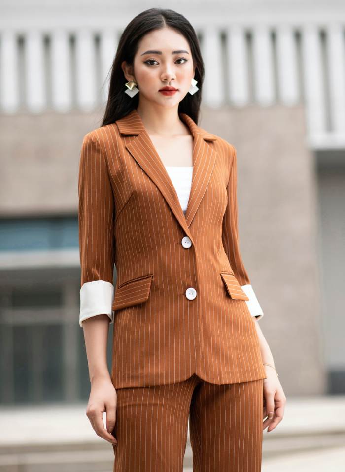 Sắc cam của bộ vest nữ Trang Chủ Fly88.Com Uy Tín Đẳng Cấp Số 1 Châu Á mang đến sự tươi mới cho chị em