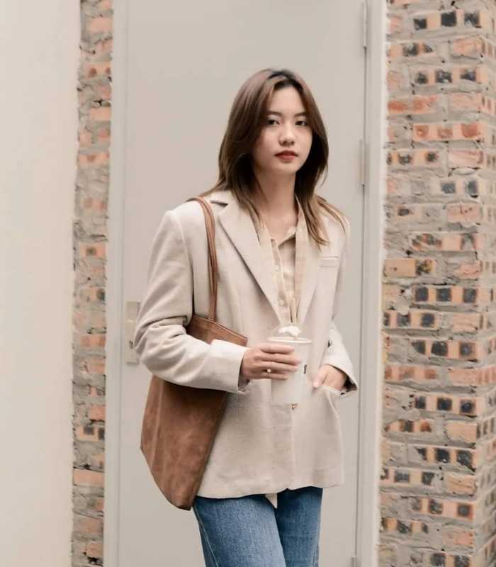 Áo blazer mix quần jeans đem đến cảm giác thoải mái nơi Trang Chủ Fly88.Com Uy Tín Đẳng Cấp Số 1 Châu Á