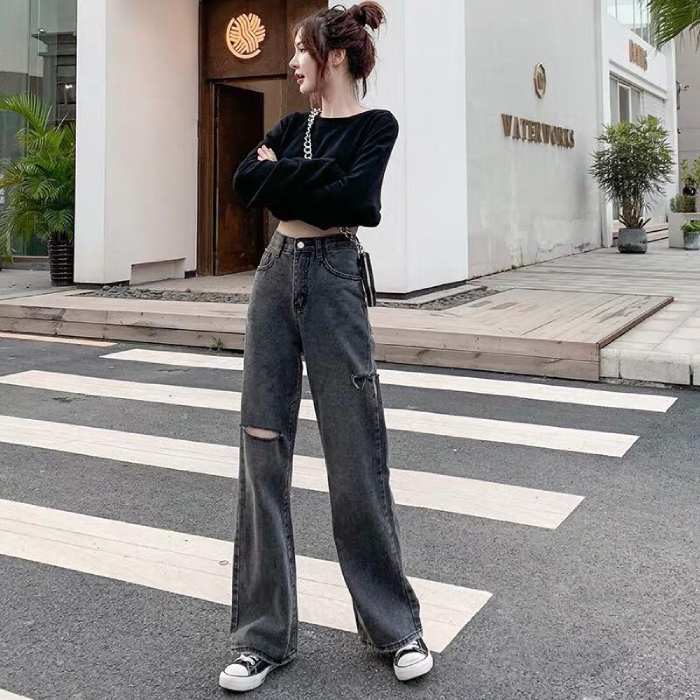 Quần jeans xám mix cùng Fly88 com giải trí trực tuyến dài tay cùng gam màu thể hiện phong cách cá tính của chị em