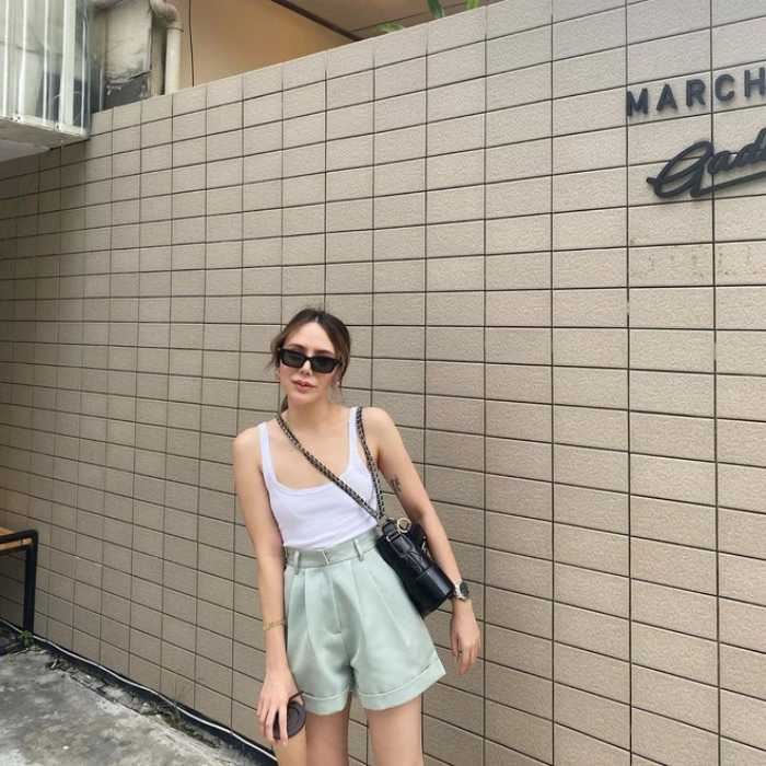 Cách phối đồ cho người gầy với áo tank top